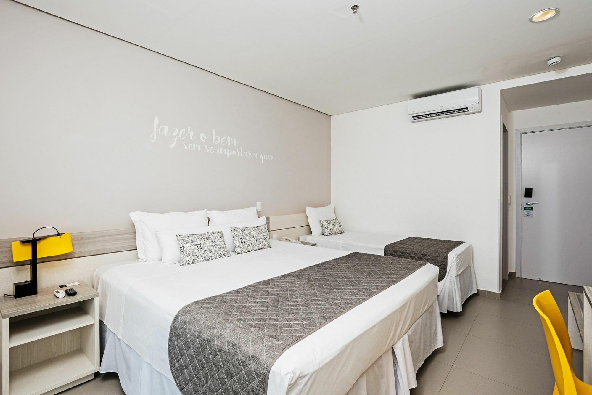 Nobile Hotel Гуаружа Екстер'єр фото